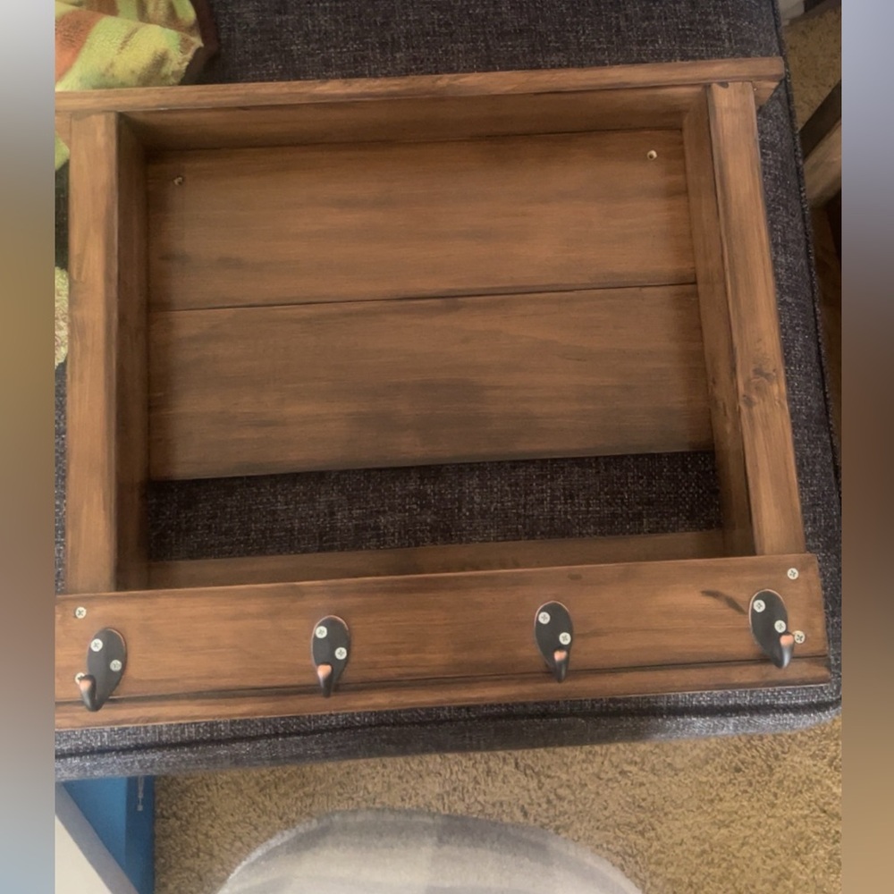 Shelf/hanger